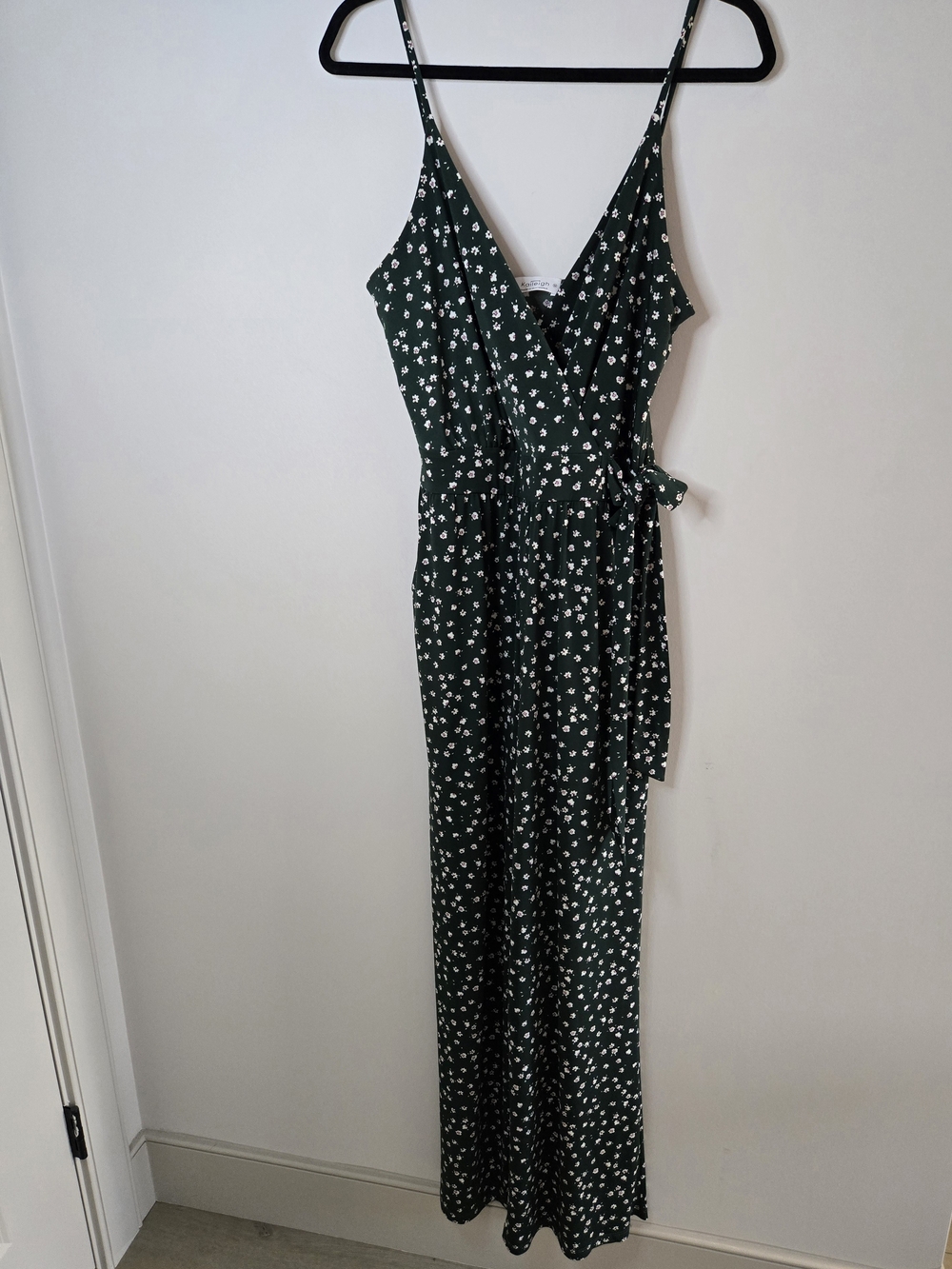 Kaileigh dark green floral wrap sleeveless jumpsuit + pockets, medium + new